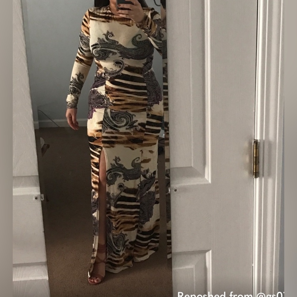 ๐ Va Va Voom Maxi Style Dress Patterned and Open Back - Picture 2 of 7